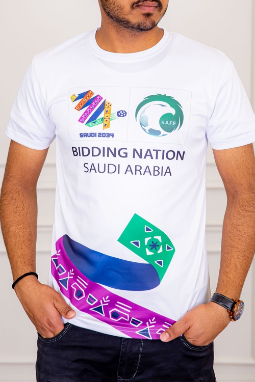تيشيرت رجالي لون أبيض بهوية استضافة المملكة لكأس العالم 2034