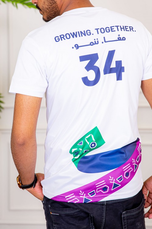 تيشيرت رجالي لون أبيض بهوية استضافة المملكة لكأس العالم 2034