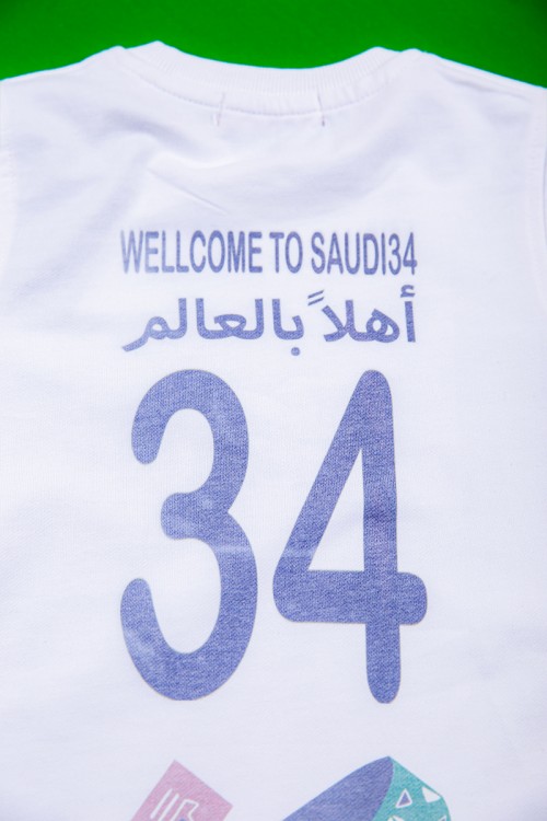 تيشيرت ولادي لون أبيض بهوية استضافة المملكة لكأس العالم 2034