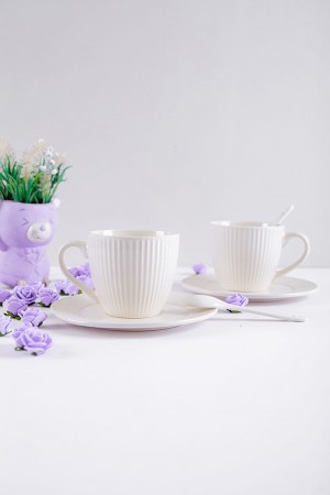 طقم كوب قهوة مع صحن قطعتين لون أبيض مع ملعقة صغيرة للتحريك