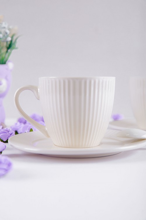 طقم كوب قهوة مع صحن قطعتين لون أبيض مع ملعقة صغيرة للتحريك