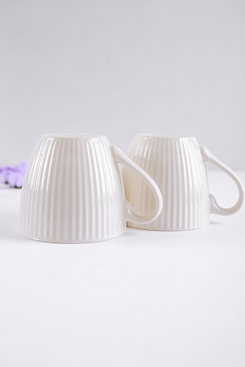 طقم كوب قهوة مع صحن قطعتين لون أبيض مع ملعقة صغيرة للتحريك