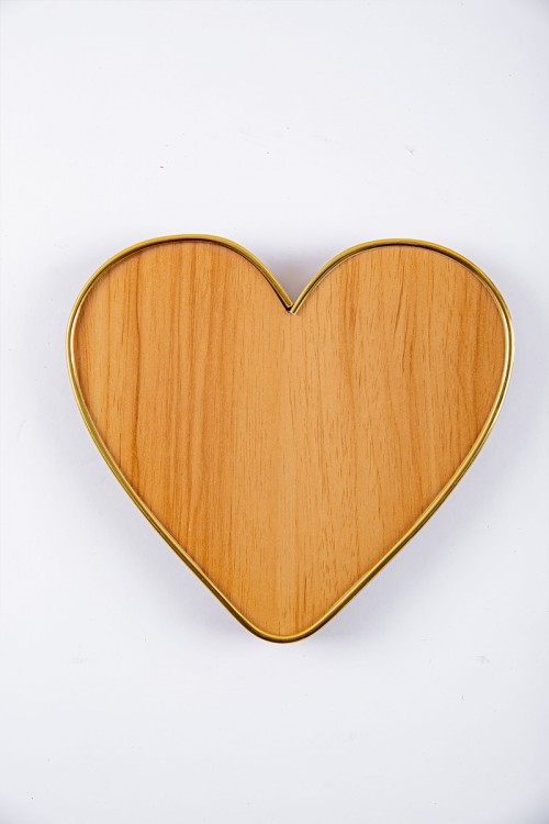 صحن تقديم خشبي على شكل قلب