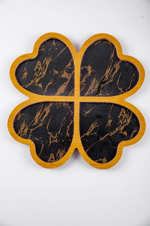 صحن تقديم خشبي لون أسود و ذهبي بأربع تقسيمات