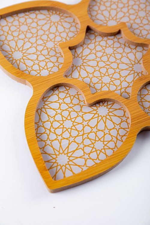 صحن تقديم خشبي لون ذهبي 5 تقسيمات بزخارف إسلامية