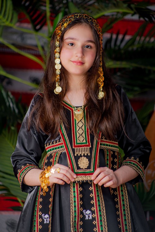 فستان تراثي بناتي لون أسود مزين بتطريز تراثي