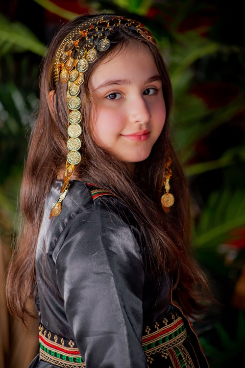 فستان تراثي بناتي لون أسود مزين بتطريز تراثي