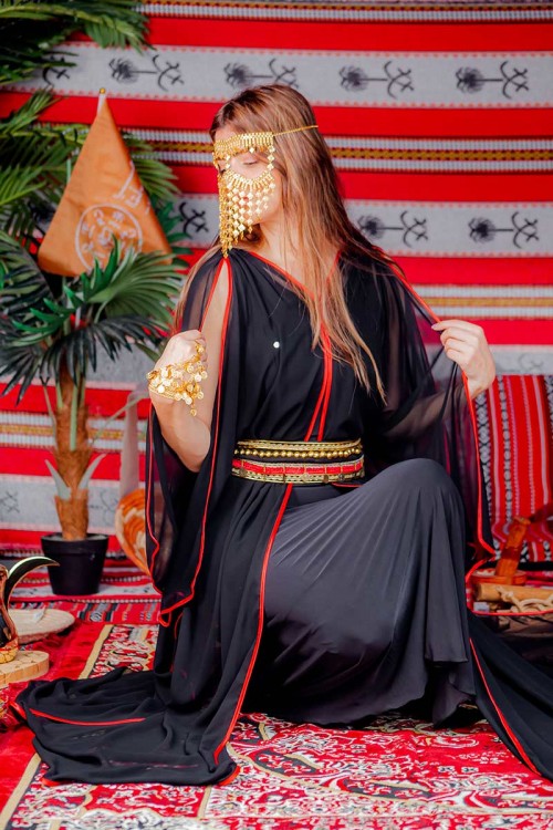 جلابية نسائية ليوم التأسيس متعددة الألوان بقماش استرتش من الداخل و شيفون من الخارج و بحزام في الخصر