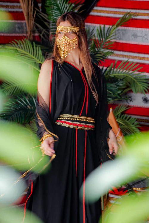 جلابية نسائية ليوم التأسيس متعددة الألوان بقماش استرتش من الداخل و شيفون من الخارج و بحزام في الخصر