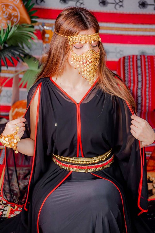 جلابية نسائية ليوم التأسيس متعددة الألوان بقماش استرتش من الداخل و شيفون من الخارج و بحزام في الخصر