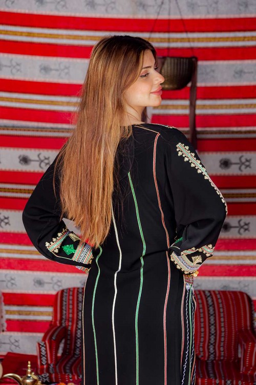 جلابية نسائية عسيري لون أسود بتطريز تراثي ملون من الأمام و الخلف