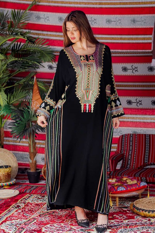 جلابية نسائية عسيري لون أسود بتطريز تراثي ملون من الأمام و الخلف