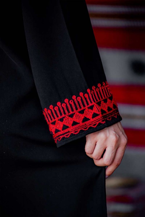 جلابية نسائية عسيري لون أسود بتطريز تراثي ملون