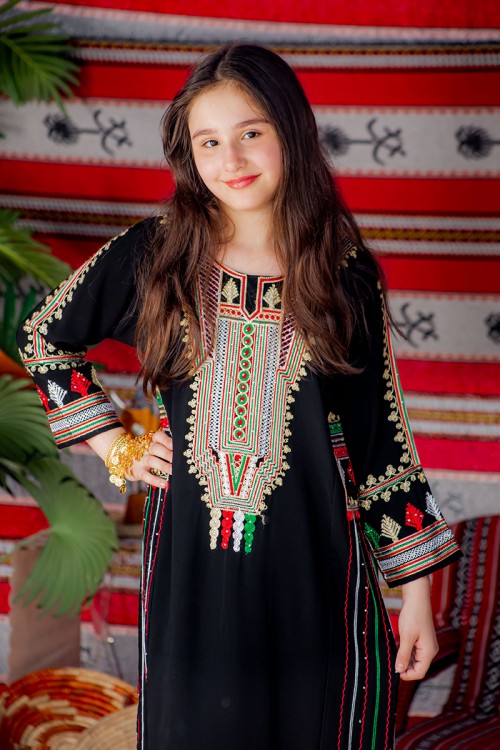 جلابية بناتي عسيري لون أسود بتطريز تراثي ملون من الأمام و الخلف