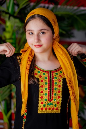 جلابية بناتي عسيري لون أسود بتطريز تراثي ملون