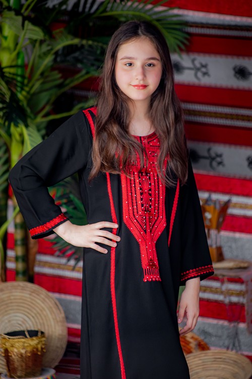 جلابية بناتي تراثي لون أسود بتطريز لون أحمر