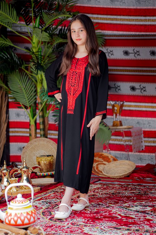 جلابية بناتي تراثي لون أسود بتطريز لون أحمر