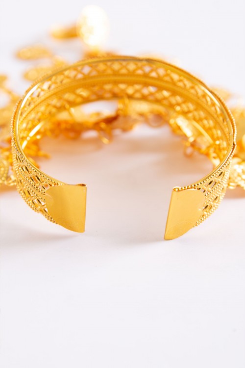 أساور جنيهات مع خاتم لون ذهبي