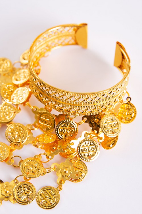 أساور جنيهات مع خاتم لون ذهبي