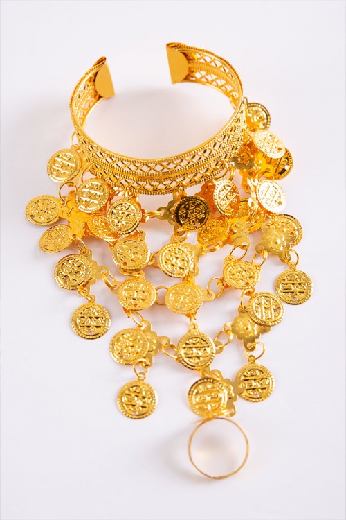 أساور جنيهات مع خاتم لون ذهبي