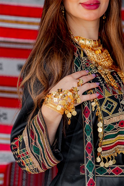 أساور جنيهات مع خاتم لون ذهبي