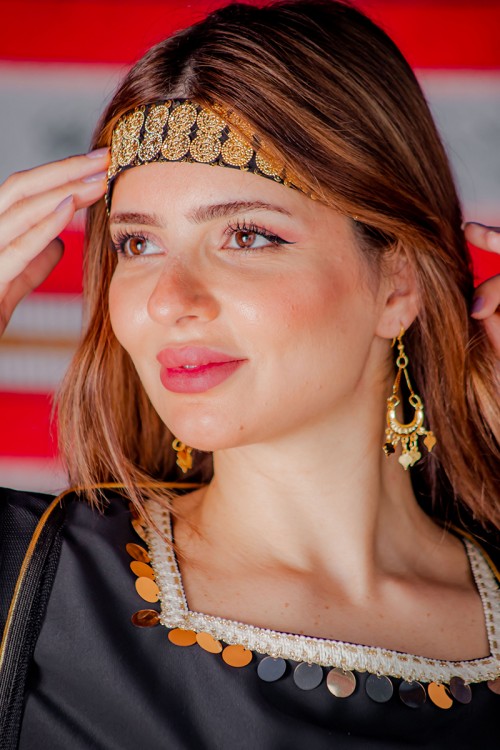 ربطة رأس تراثية مزينة بجنيهات ذهبية