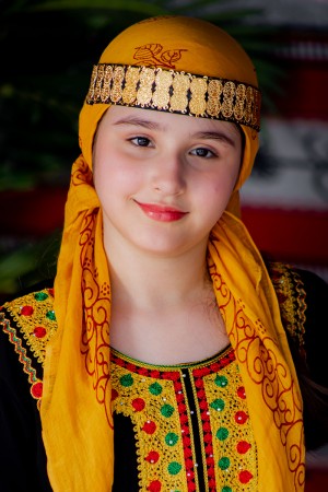 ربطة رأس تراثية مزينة بجنيهات ذهبية