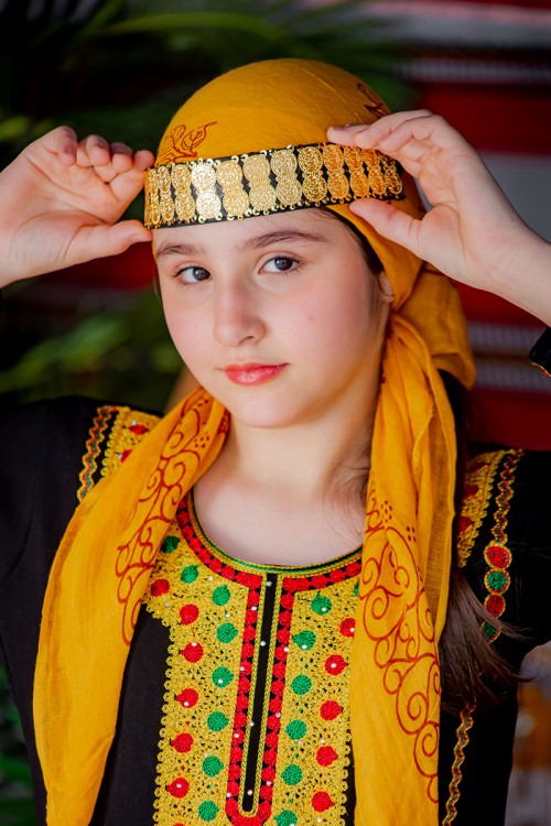 ربطة رأس تراثية مزينة بجنيهات ذهبية