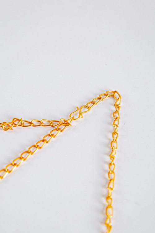 برقع نسائي لون ذهبي ليوم التأسيس