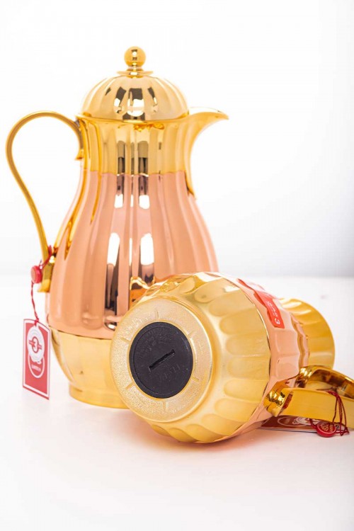 طقم 2 ترامس للقهوة و الشاي لون ذهبي و بيج حافظ للحرارة بسعة 1.6 لتر