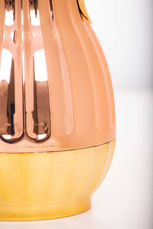 طقم 2 ترامس للقهوة و الشاي لون ذهبي و بيج حافظ للحرارة بسعة 1.6 لتر