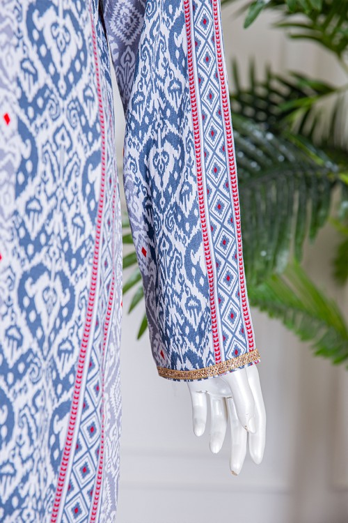 قميص نسائي طويل ملون بياقة كلفة مطرزة لون بيج ذو أكمام طويلة