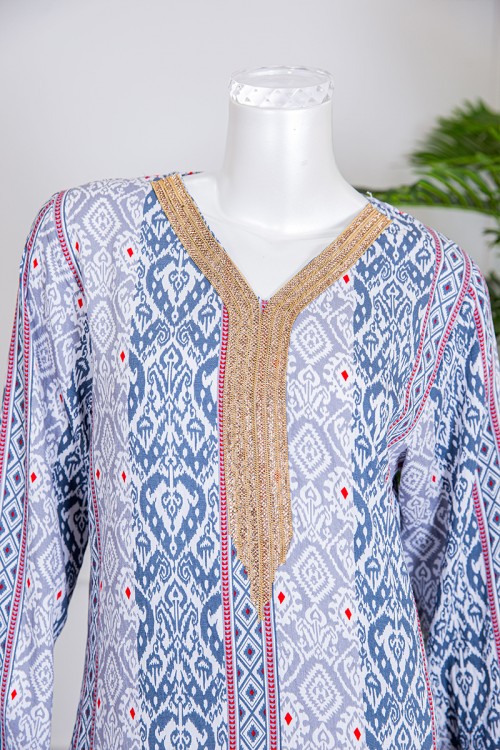 قميص نسائي طويل ملون بياقة كلفة مطرزة لون بيج ذو أكمام طويلة