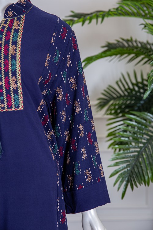 قميص نسائي طويل لون كحلي بياقة عالية مع تطريز ملون ذو أكمام طويلة