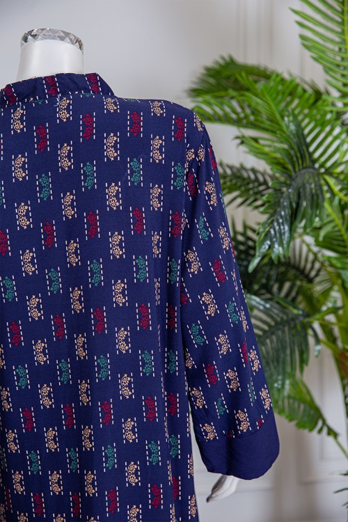 قميص نسائي طويل لون كحلي بياقة عالية مع تطريز ملون ذو أكمام طويلة