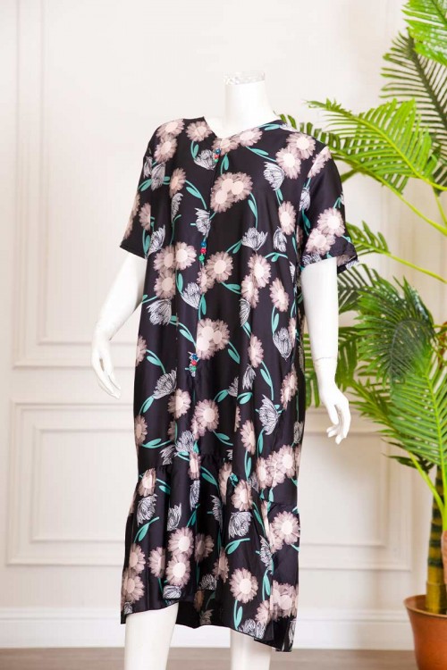 قميص نسائي قصير لون أسود مزين بطبعات زهور وأزرار ملونة من الأمام ذو أكمام قصيرة