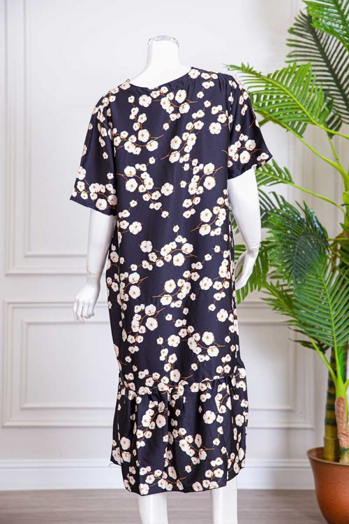 قميص نسائي قصير لون أسود مزين بطبعات ورود و أزرار ملونة من الأمام ذو أكمام قصيرة