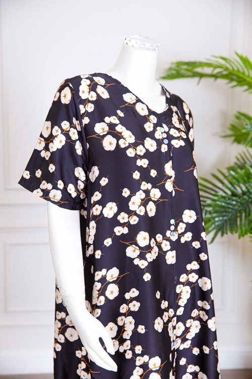 قميص نسائي قصير لون أسود مزين بطبعات ورود و أزرار ملونة من الأمام ذو أكمام قصيرة