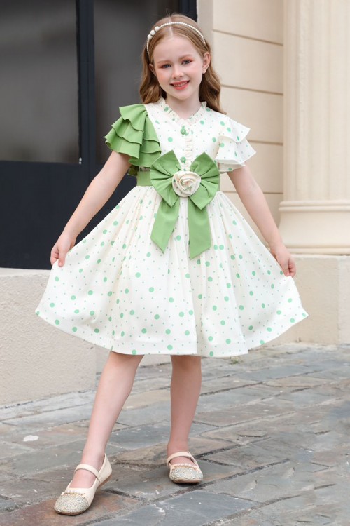 فستان بناتي لون أبيض و تفاحي مزين بأزرار من الأمام و فيونكة مع حزام من الخصر