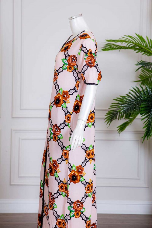 قميص نسائي طويل لون بيج بياقة دائرية مزين بورود ملونة ذو أكمام قصيرة