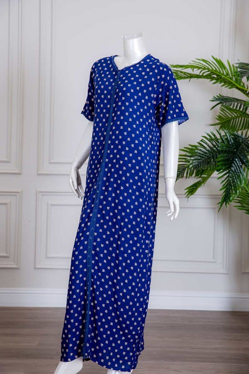 قميص نسائي طويل لون أزرق مزين بطبعات و بكلفة ذو أكمام قصيرة