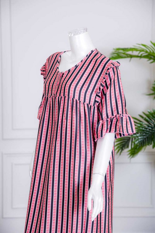 قميص نسائي طويل لون سماوي بياقة دائرية مشجر و بأزرار من الأمام ذو أكمام قصيرة