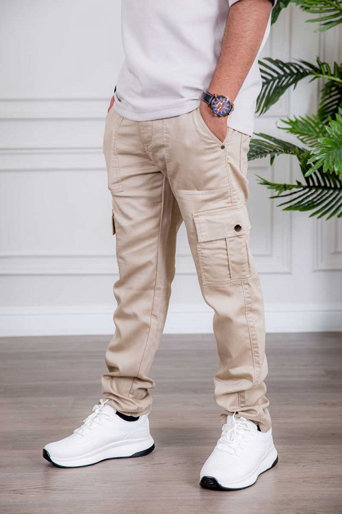 بنطلون رجالي لون بيج فاتح بجيوب من الجانبين و الخلف