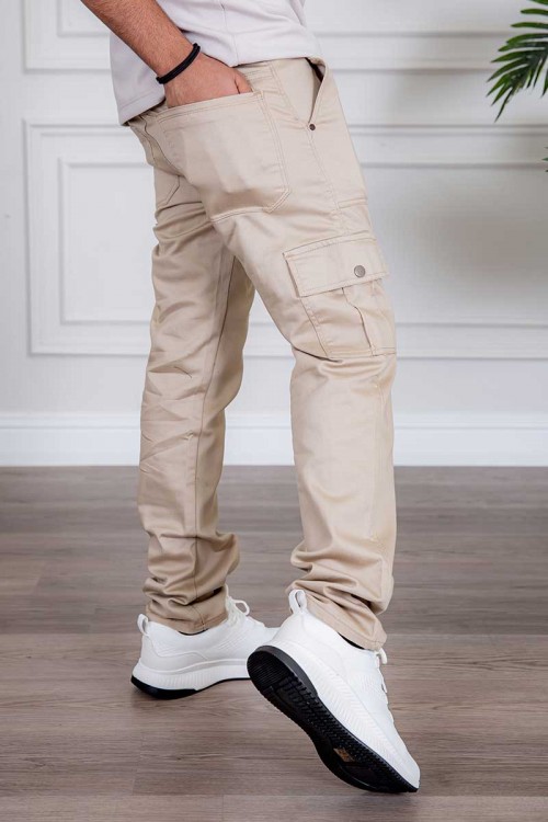 بنطلون رجالي لون بيج فاتح بجيوب من الجانبين و الخلف
