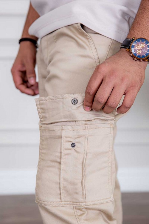 بنطلون رجالي لون بيج فاتح بجيوب من الجانبين و الخلف