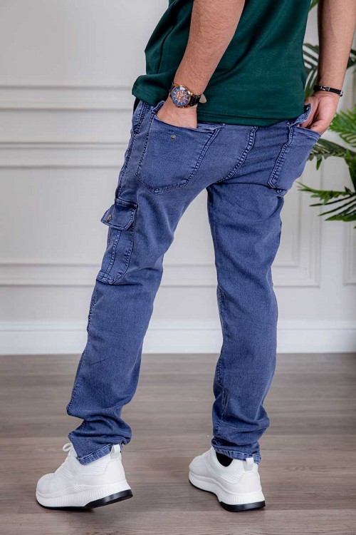 بنطلون رجالي جينز لون أزرق بجيوب من الجانبين و الخلف برباط على الخصر