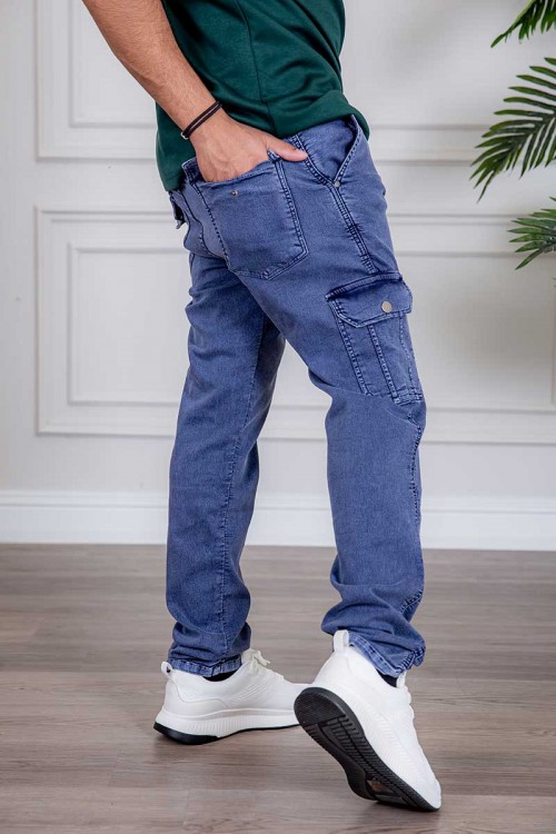بنطلون رجالي جينز لون أزرق بجيوب من الجانبين و الخلف برباط على الخصر