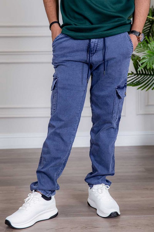 بنطلون رجالي جينز لون أزرق بجيوب من الجانبين و الخلف برباط على الخصر