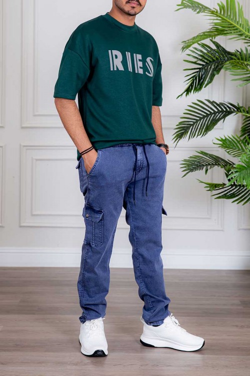 بنطلون رجالي جينز لون أزرق بجيوب من الجانبين و الخلف برباط على الخصر