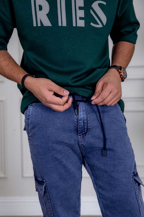 بنطلون رجالي جينز لون أزرق بجيوب من الجانبين و الخلف برباط على الخصر